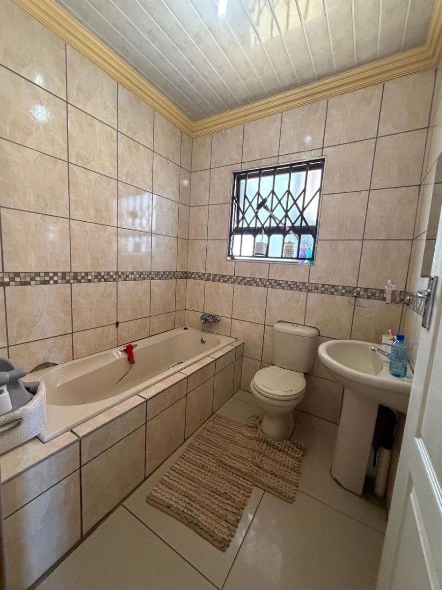 2 Bedroom Property for Sale in Ikageng North West